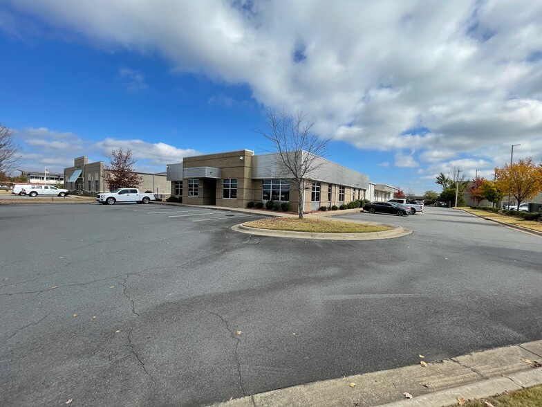 5200 Northshore Ln, North Little Rock, AR for lease - Building Photo - Image 2 of 9