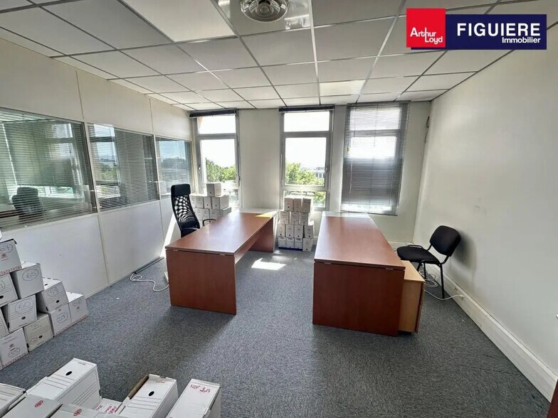 1090 Rue René Descartes, Aix-en-Provence for sale - Interior Photo - Image 3 of 7