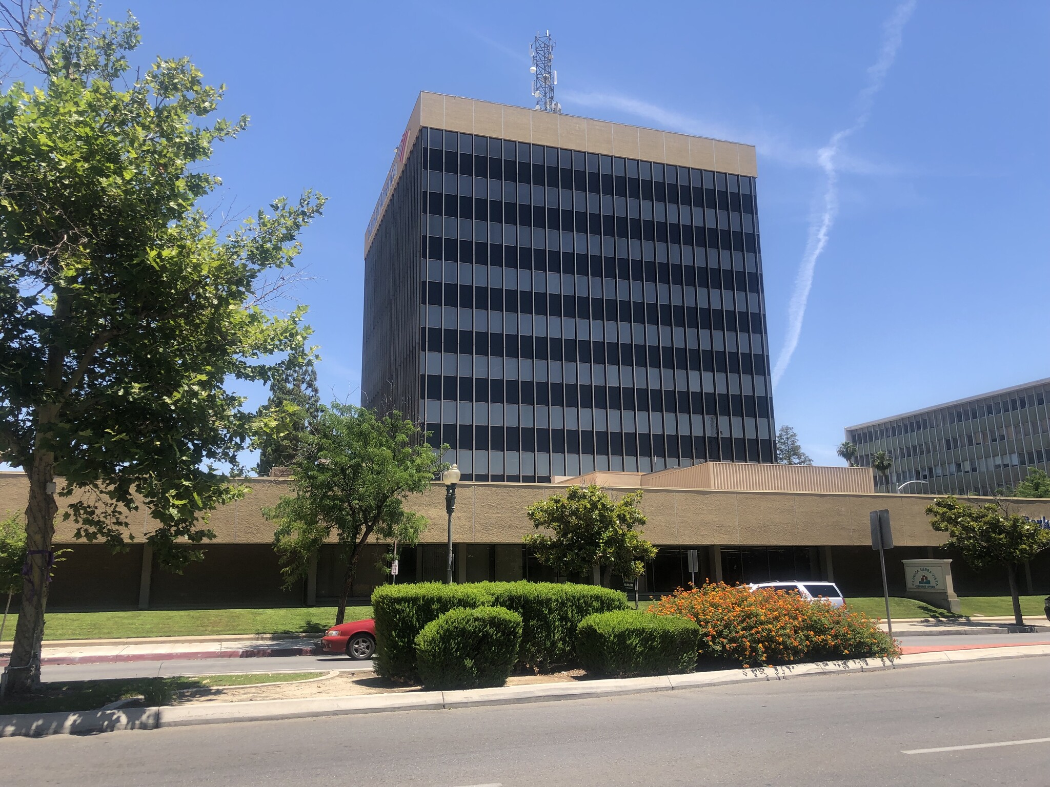 1430 Truxtun Ave, Bakersfield, CA for lease Building Photo- Image 1 of 17