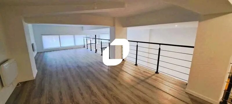 Office in Montreuil for lease - Building Photo - Image 3 of 10