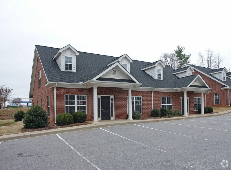 213 E Butler Rd, Mauldin, SC for sale - Primary Photo - Image 1 of 1