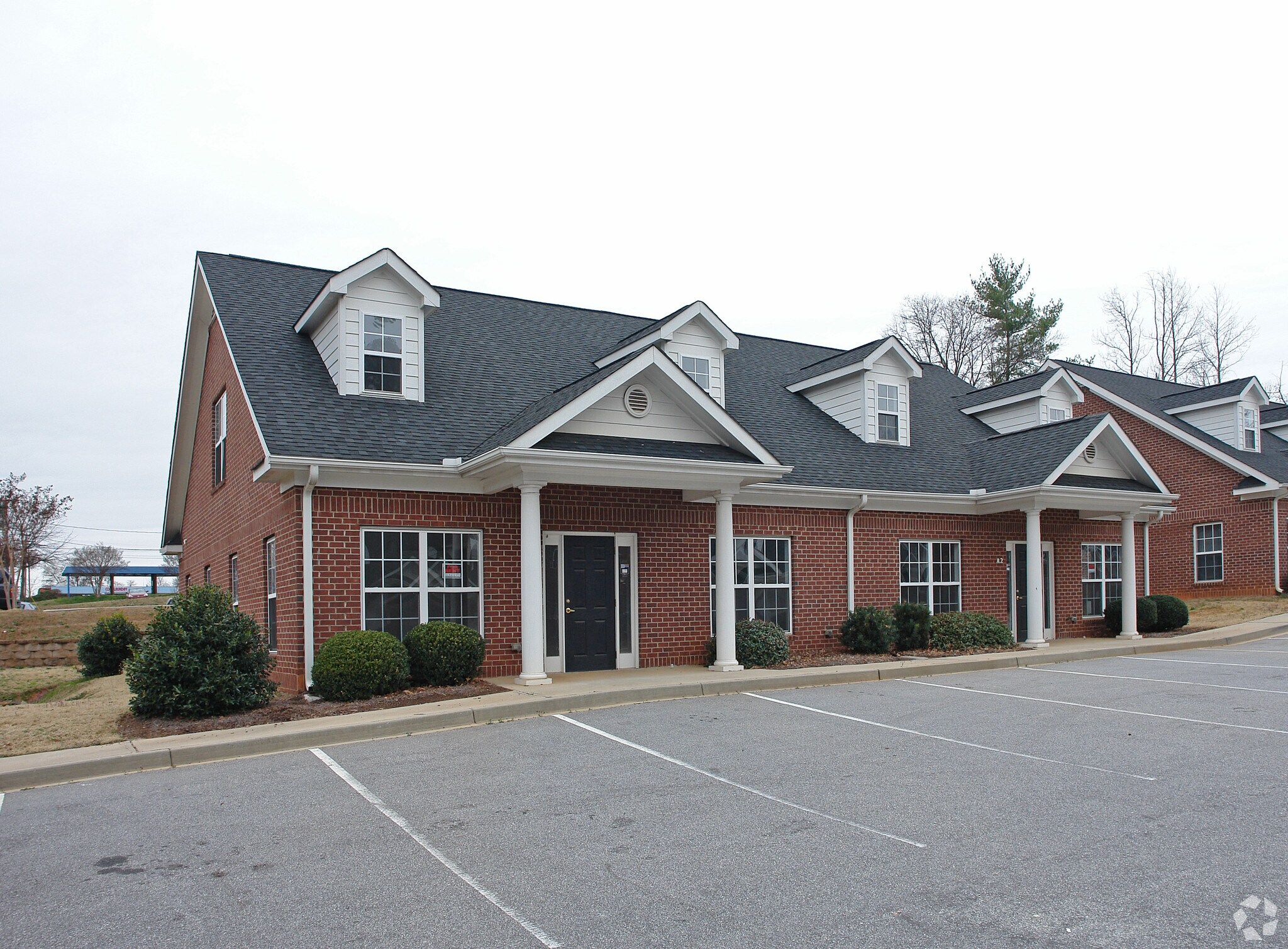 213 E Butler Rd, Mauldin, SC for sale Primary Photo- Image 1 of 1