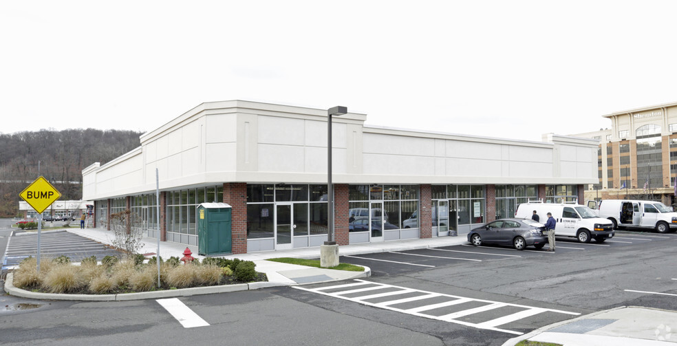 650 White Plains Rd, Tarrytown, NY for lease - Building Photo - Image 2 of 8