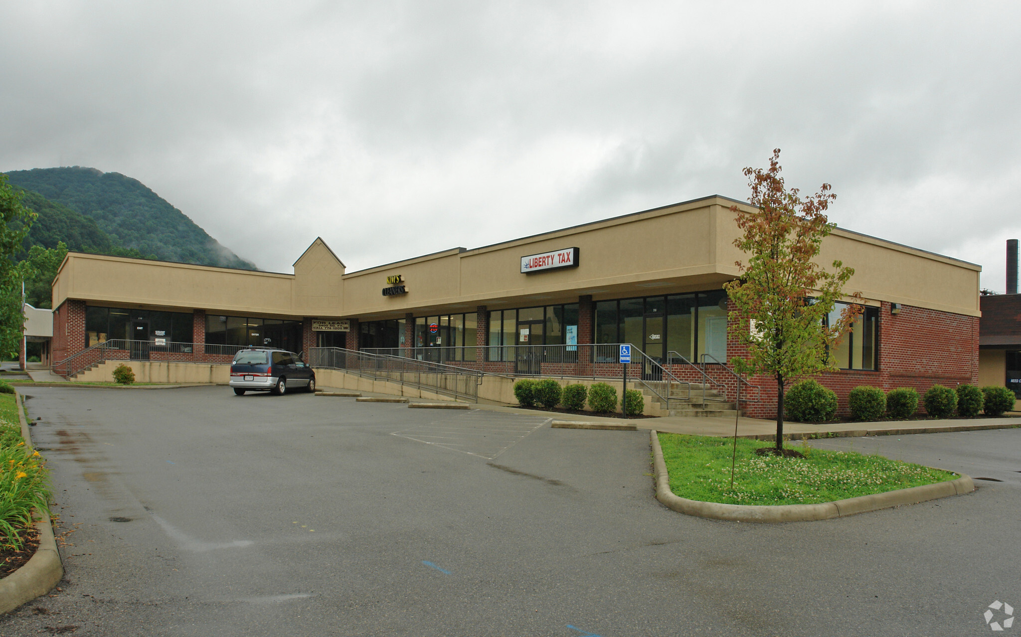 2155-2177 Bennington St SE, Roanoke, VA for lease Primary Photo- Image 1 of 7