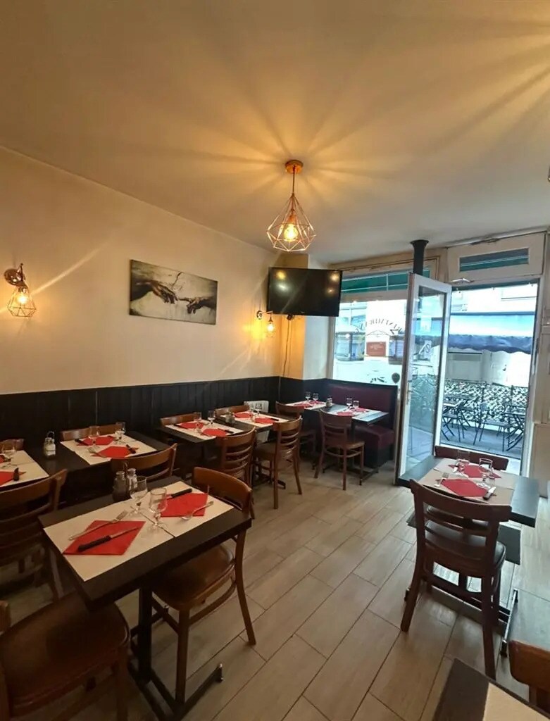 Retail in Levallois-Perret for lease Building Photo- Image 1 of 6