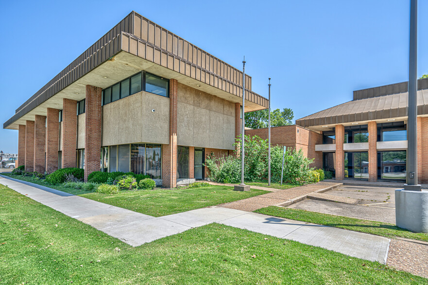 5950 E Admiral Pl, Tulsa, OK for sale - Building Photo - Image 1 of 45