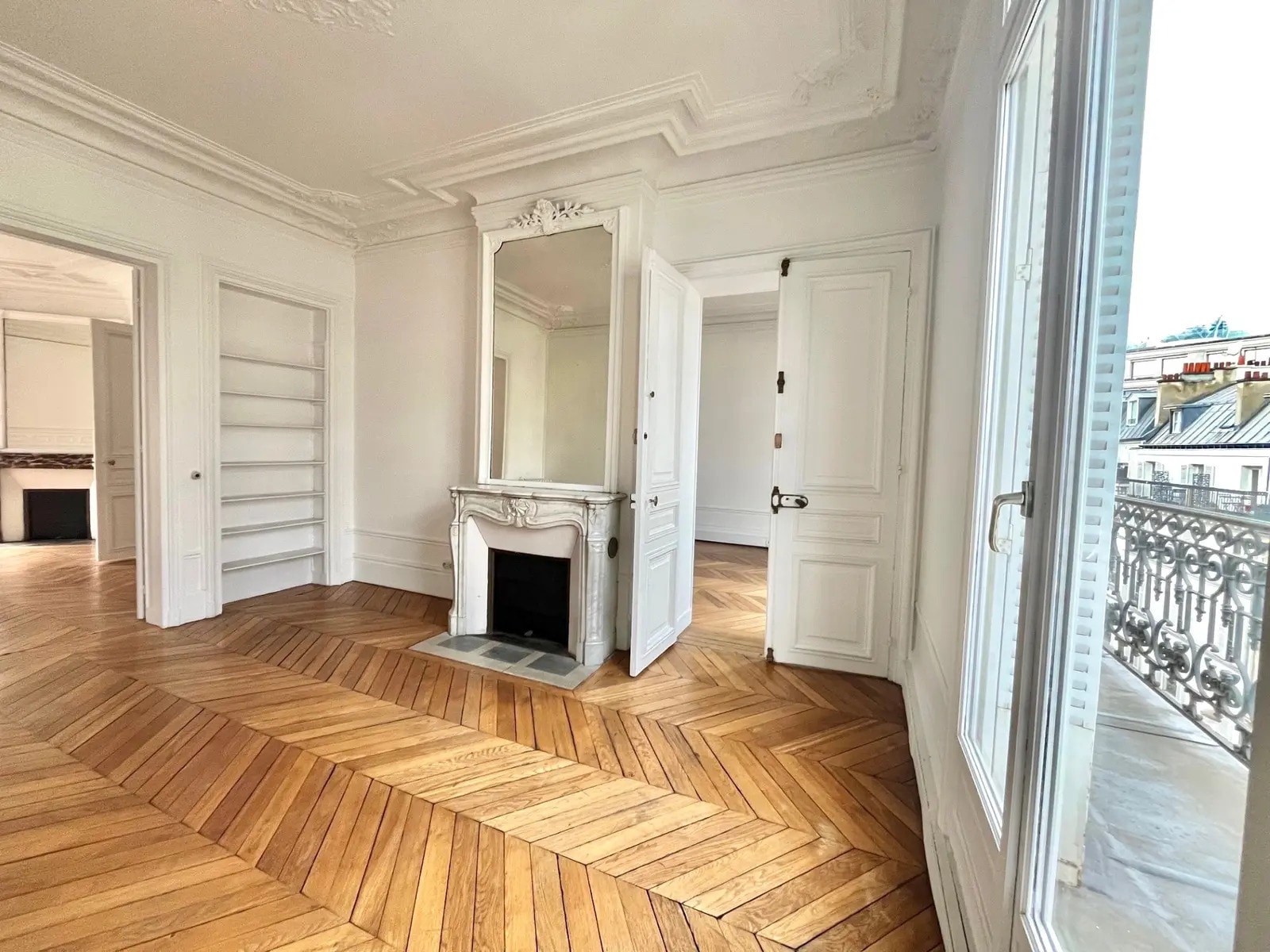 Office in Paris for lease Interior Photo- Image 1 of 9