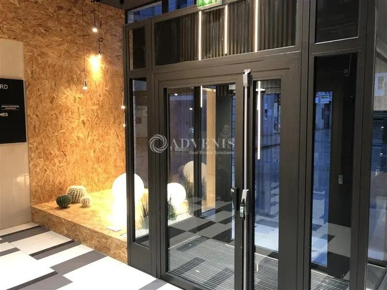 Office in Montigny-le-Bretonneux for lease - Lobby - Image 3 of 5