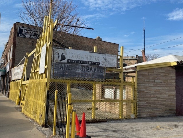 4025 W Montrose Ave, Chicago, IL for sale - Building Photo - Image 2 of 3