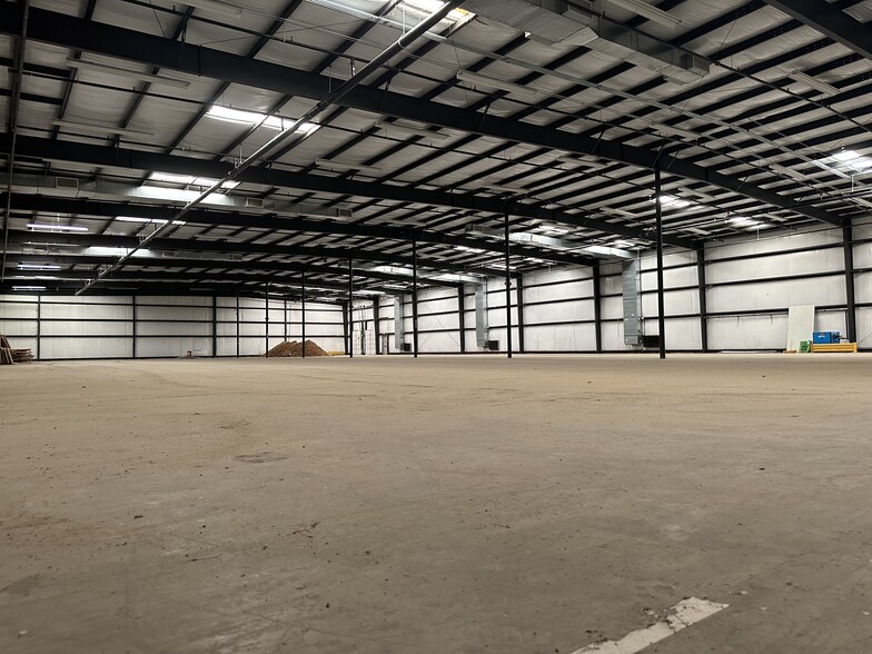 135 Industrial Blvd, Madison, MS for lease - Interior Photo - Image 3 of 16