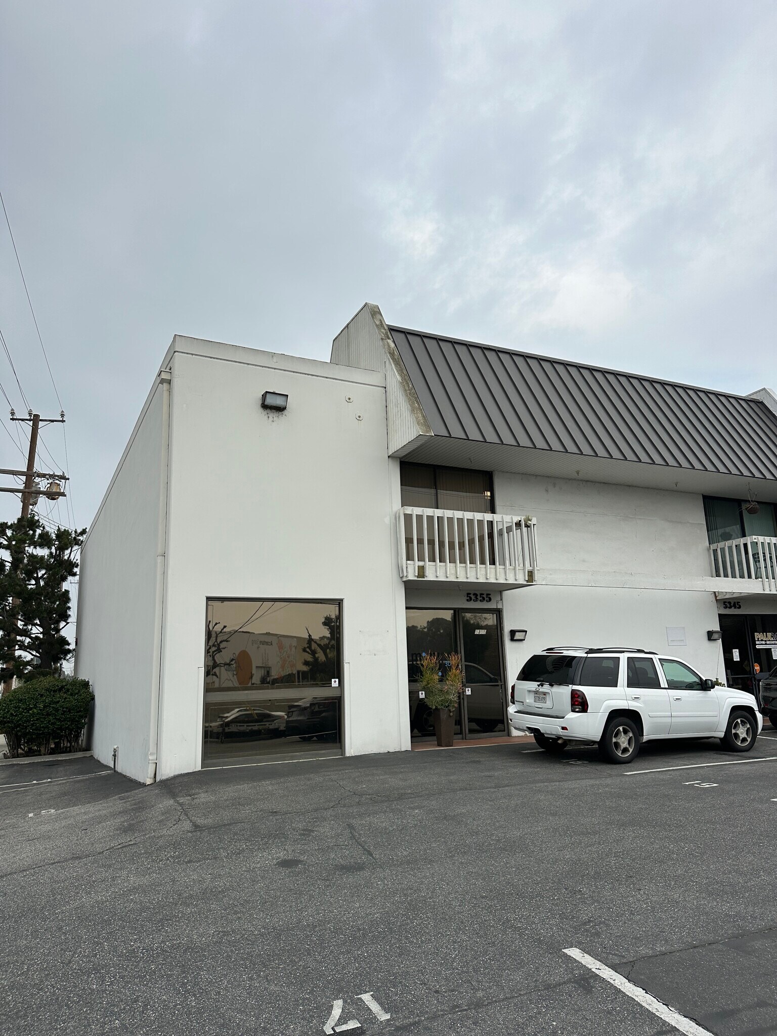 12811-12825 Coral Tree Pl, Los Angeles, CA for lease Interior Photo- Image 1 of 2