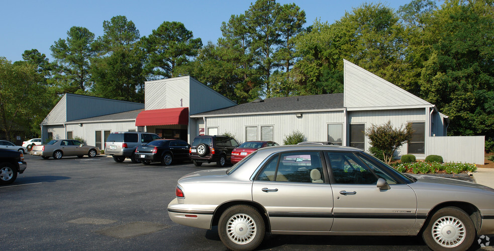 2557 Ravenhill Dr, Fayetteville, NC for lease - Building Photo - Image 2 of 2