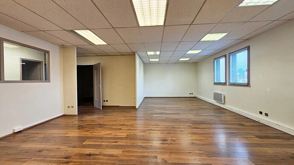 Office in Pontault-Combault for lease - Interior Photo - Image 3 of 12