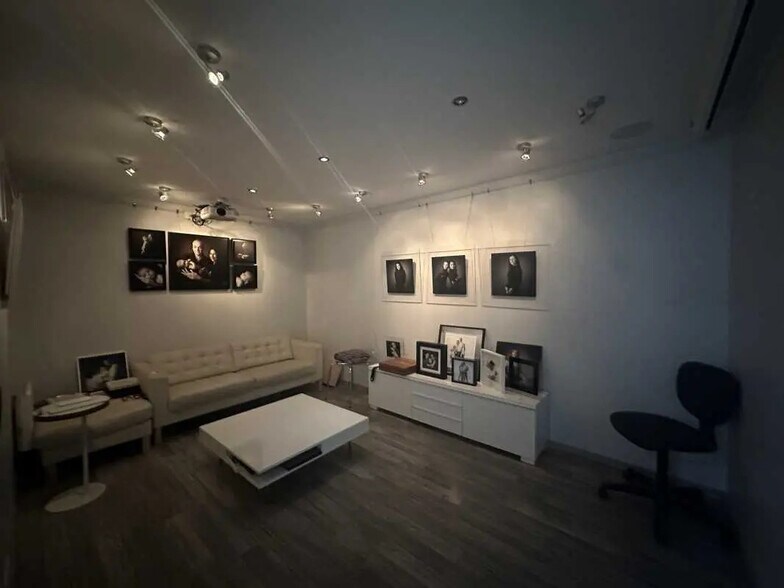 Retail in Bordeaux for lease - Interior Photo - Image 3 of 6