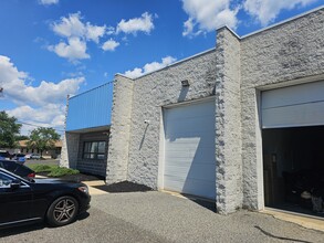 424 Kelley Dr, West Berlin, NJ for lease Building Photo- Image 2 of 8