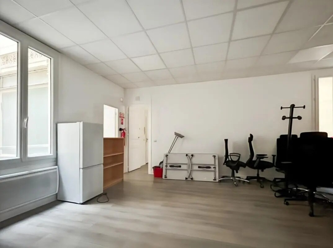 Office in Paris for lease Building Photo- Image 1 of 8