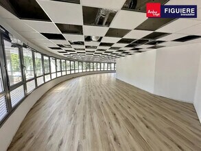 150 Avenue Georges Pompidou, Aix-en-Provence for lease Interior Photo- Image 2 of 5