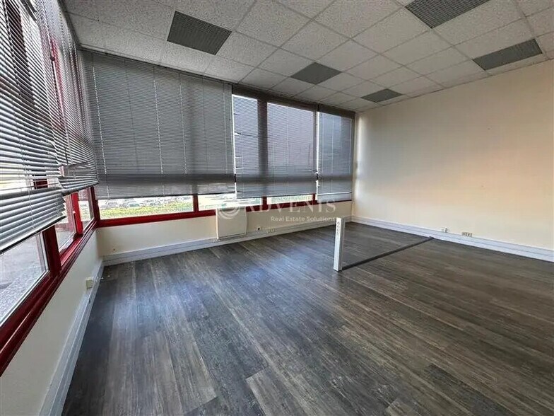 Office in Pontault-Combault for lease - Interior Photo - Image 3 of 10