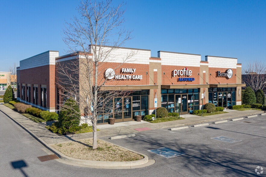 211 Indian Lake Blvd, Hendersonville, TN 37075