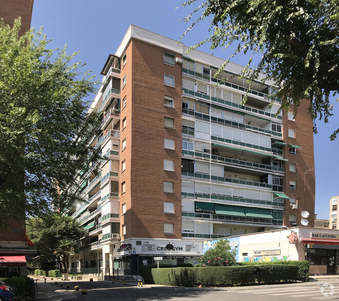 Multifamily in Madrid, MAD for sale - Primary Photo - Image 1 of 1