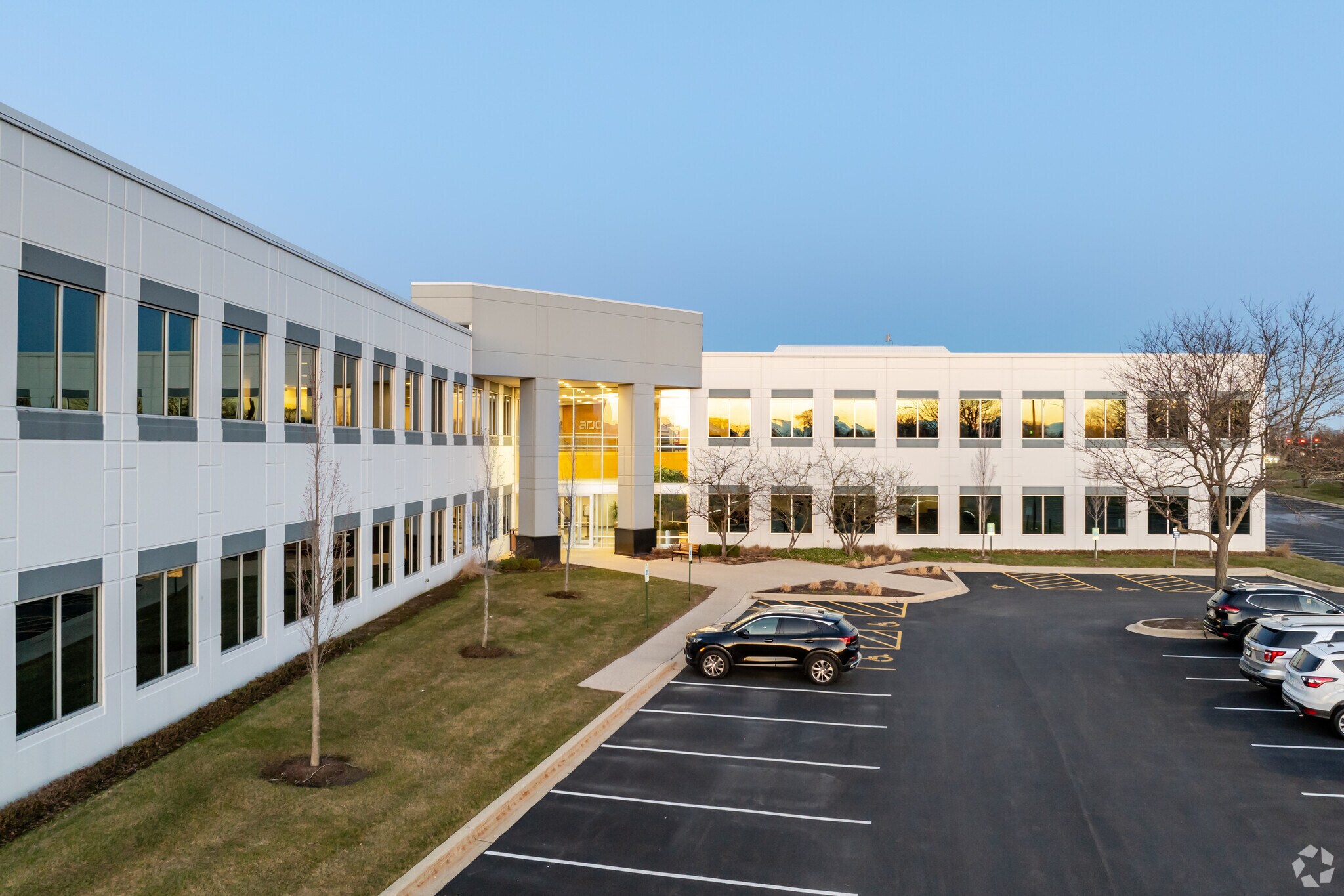 2349 W Lake St, Addison, IL for lease Building Photo- Image 1 of 18