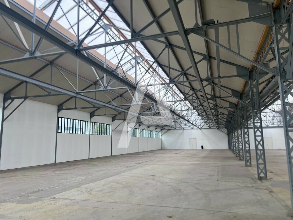 Flex in Ivry-sur-Seine for lease Building Photo- Image 1 of 10