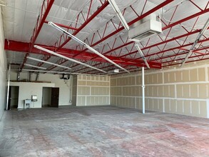 8101 N 19th Ave, Phoenix, AZ for lease Interior Photo- Image 1 of 5