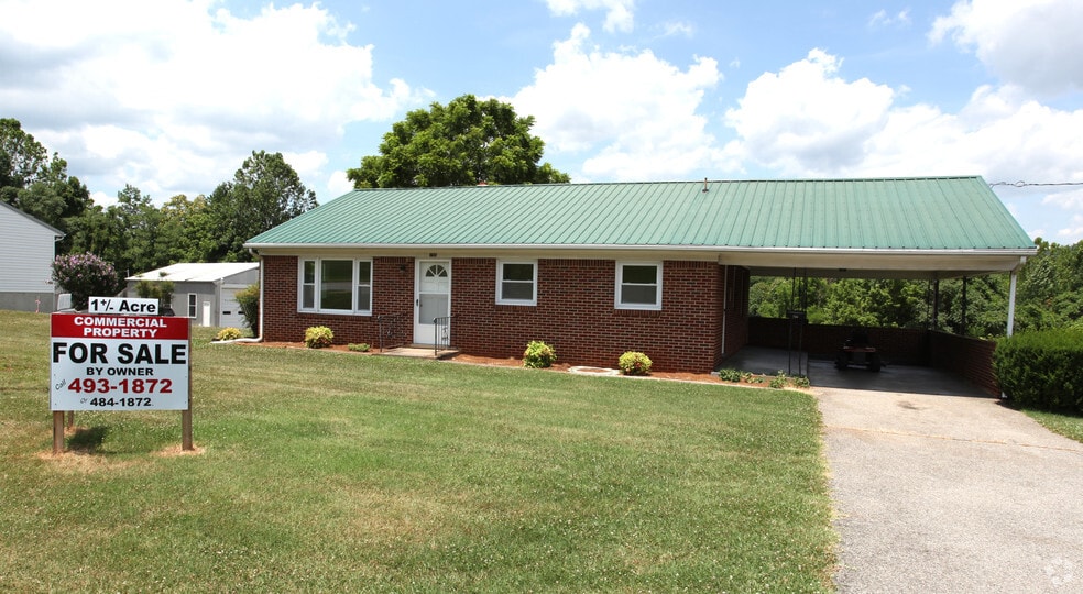 755 Tanyard Rd, Rocky Mount, VA 24151