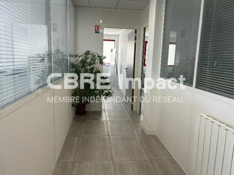 Office in Chevigny-Saint-Sauveur for lease - Interior Photo - Image 1 of 8