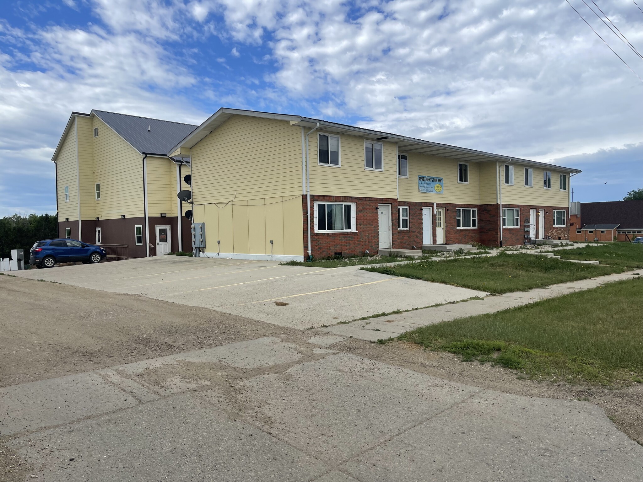 11 5th Ave NW, Parshall, ND 58770 Apartment Complex