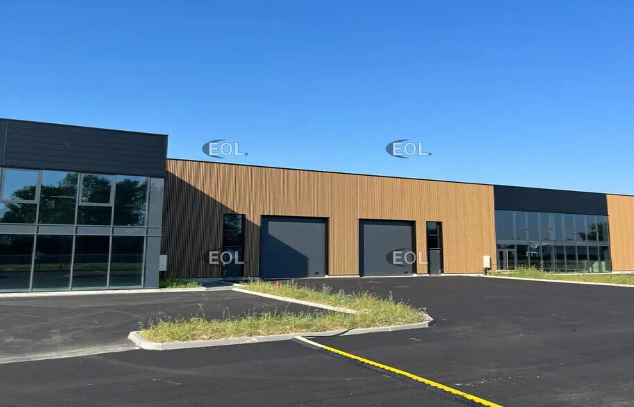 Flex in Ambérieux for lease - Building Photo - Image 2 of 6