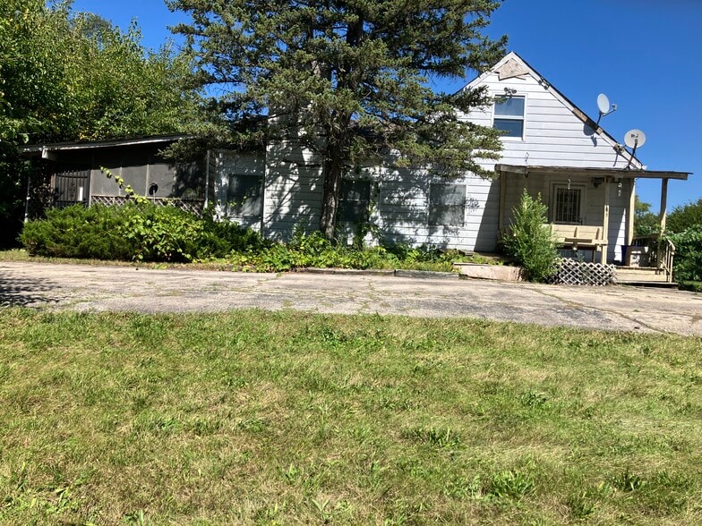 24W459 Lawrence Ave, Roselle, IL for sale - Building Photo - Image 3 of 8