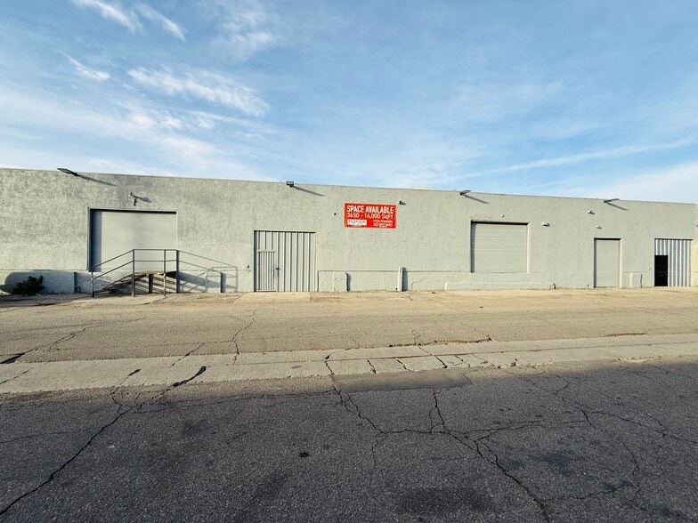 831 E 61st St, Los Angeles, CA for lease - Building Photo - Image 1 of 12