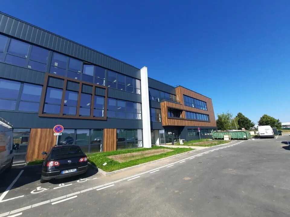 Office in Isneauville for lease Building Photo- Image 1 of 10