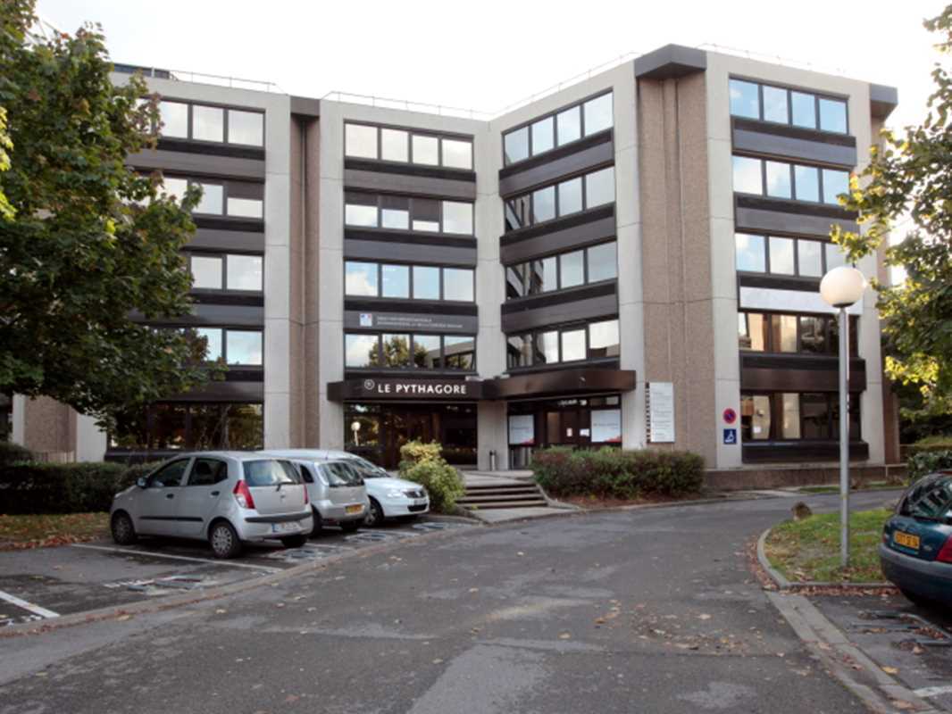 Office in Créteil for lease Building Photo- Image 1 of 12