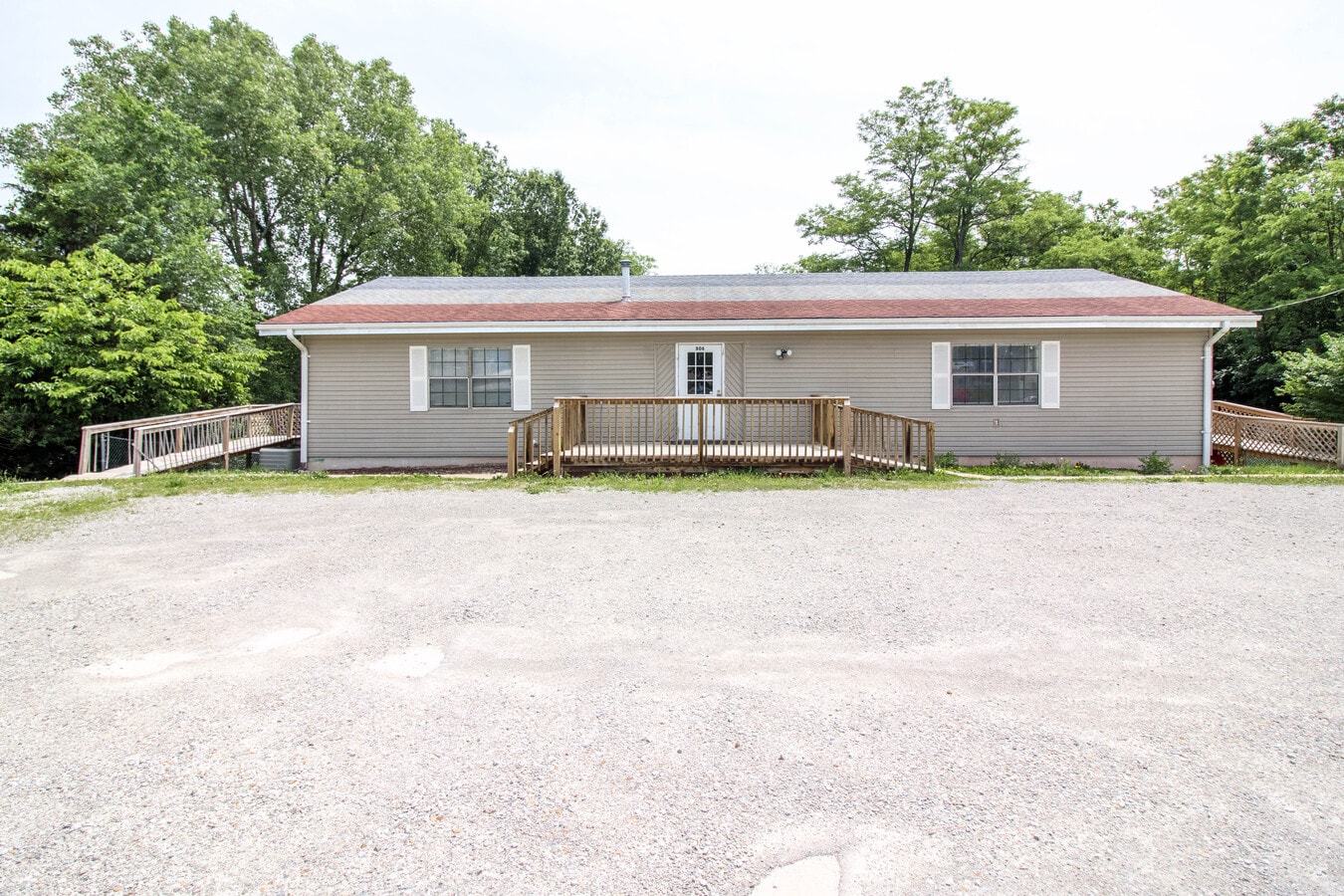 806 S State St, Knob Noster, MO 65336