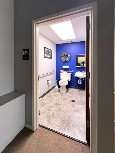 1825-1833 Larkin Ave, Elgin, IL for lease - Interior Photo - Image 3 of 6