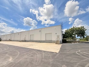 911 E Industrial Cir, Cape Coral, FL for lease Building Photo- Image 2 of 2