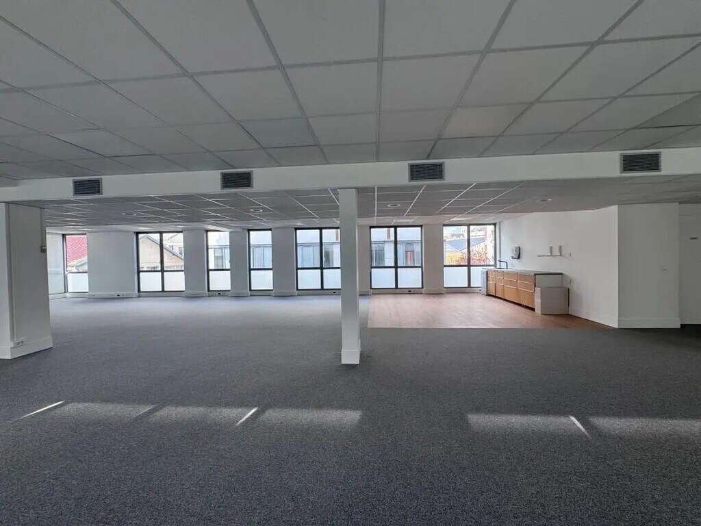 Location Bureaux 175 m² à 584 m² - Photo 1