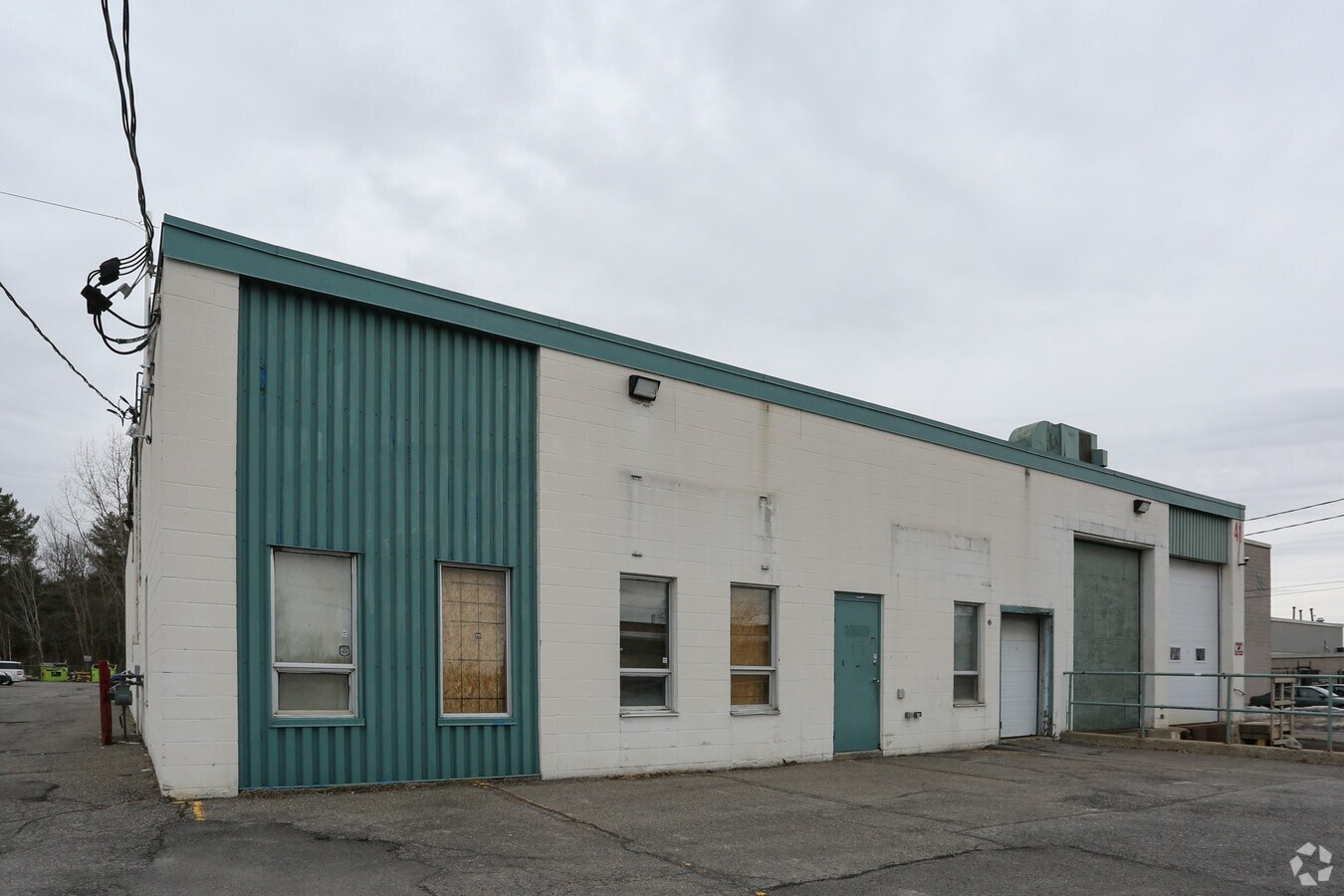 41 Grenfell Cres, Ottawa, ON K2G 0G3