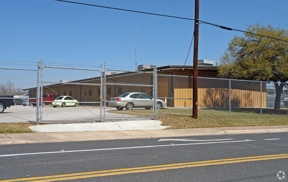 511 Springdale Rd, Austin, TX for lease - Primary Photo - Image 1 of 3