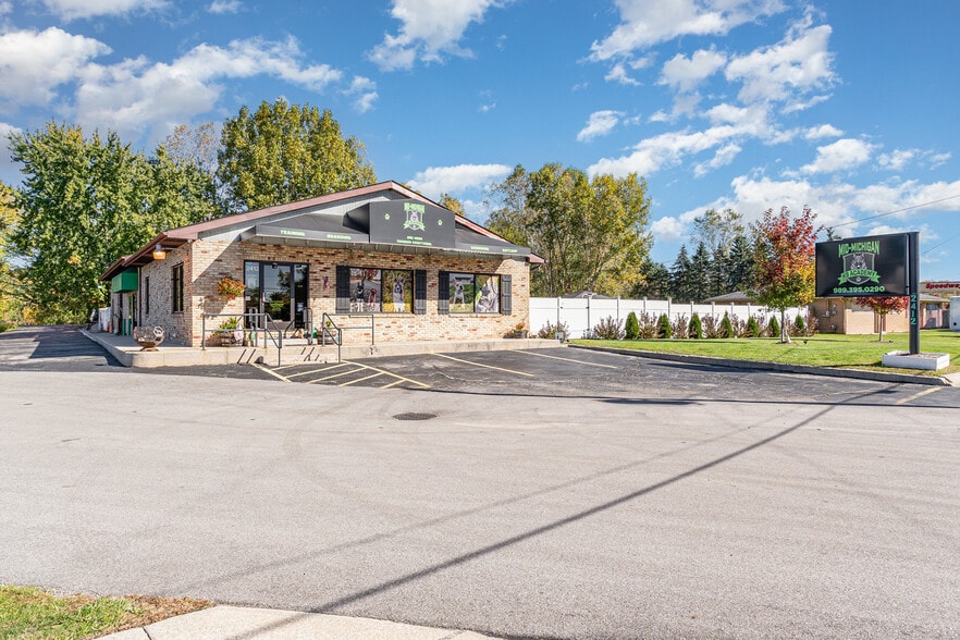 2412 Midland Rd, Saginaw, MI for sale - Building Photo - Image 2 of 28