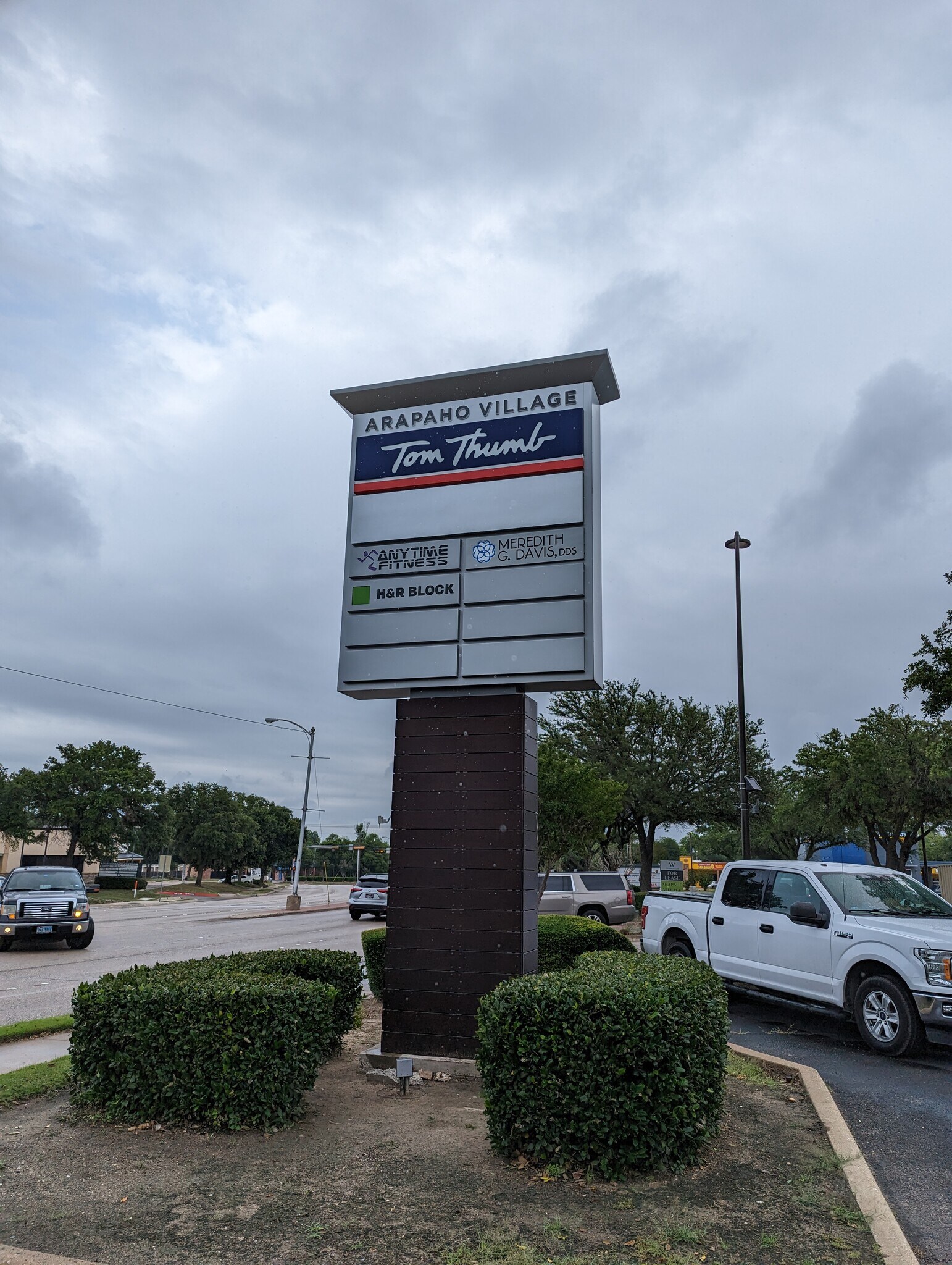 819 W Arapaho Rd, Richardson, TX 75080 Arapaho Village