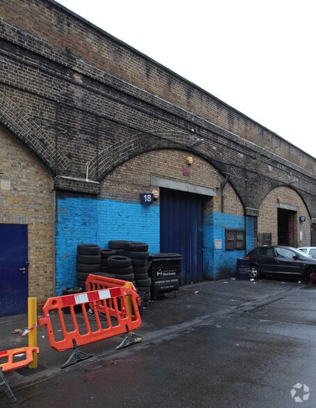 Bohemia Pl, London for lease - Building Photo - Image 3 of 4