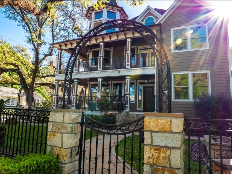 446 Heights Blvd, Houston, TX for sale - Building Photo - Image 2 of 38