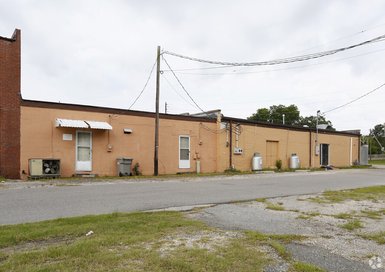 201 W Seaboard St, Bladenboro, NC 28320