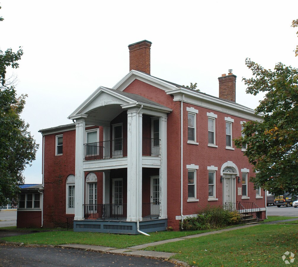 320 Herkimer Rd, Utica, NY 13502