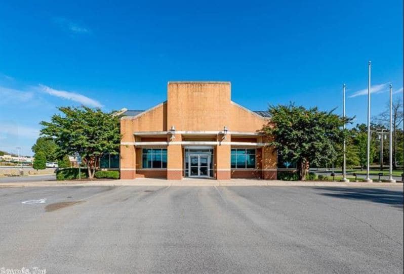 2400 Donaghey Ave, Conway, AR 72032 Malvern National Bank
