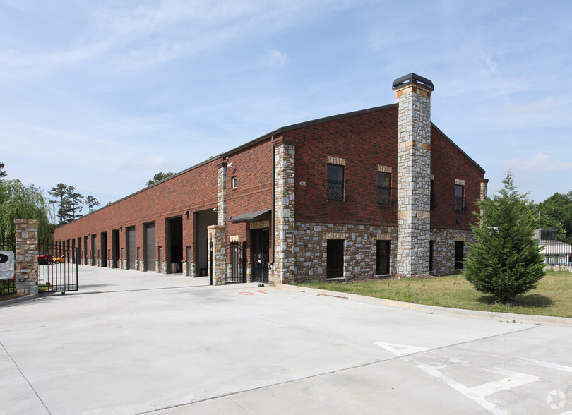 1635 Beaver Ruin Rd, Norcross, GA for lease - Building Photo - Image 1 of 10