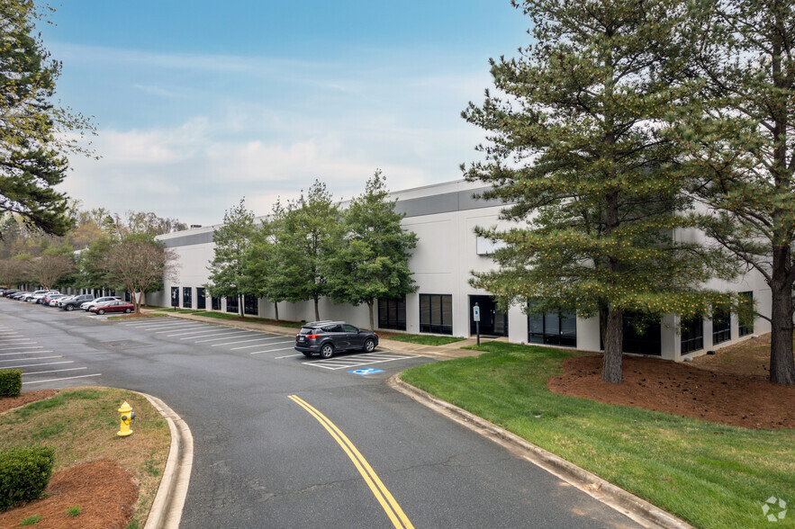 2700 N Hutchison-McDonald, Charlotte, NC for lease - Building Photo - Image 2 of 10